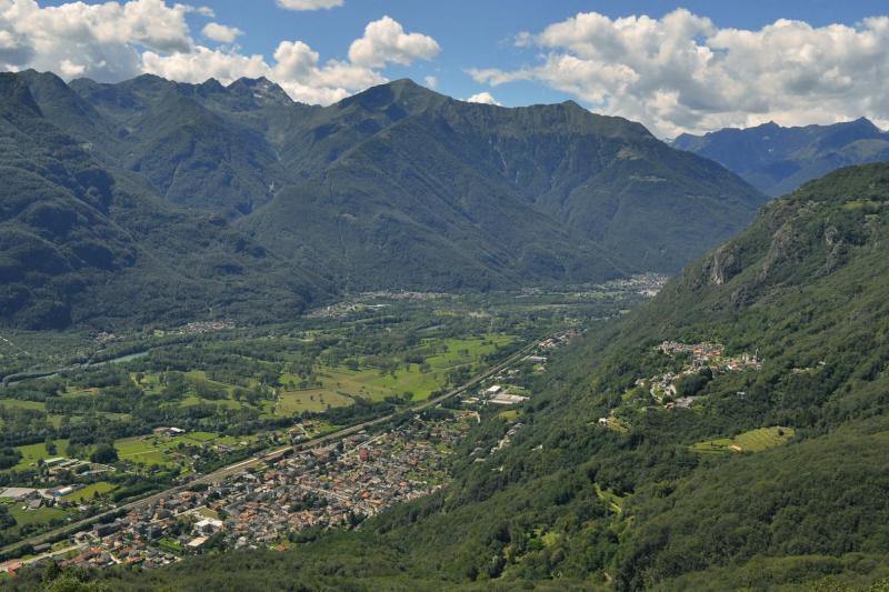La Valle Ossola con Premosello e la frazione Colloro - foto: archivio Parco Nazionale Val Grande