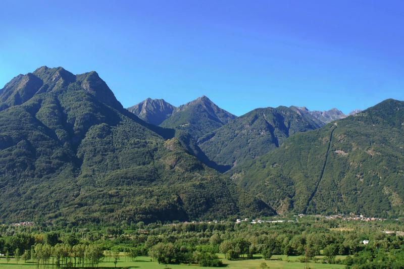 La piana del Toce, Rumianca e le montagne verso la Val Sesia - foto Claudio Venturini Delsolaro